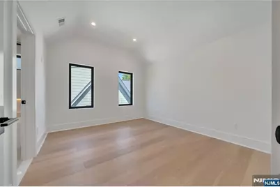 1077 Abbott Boulevard, Fort Lee, NJ 07024 - Photo 31