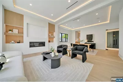 1077 Abbott Boulevard, Fort Lee, NJ 07024 - Photo 3
