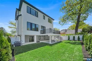 1077 Abbott Blvd, Fort Lee, NJ 07024 - Photo 39