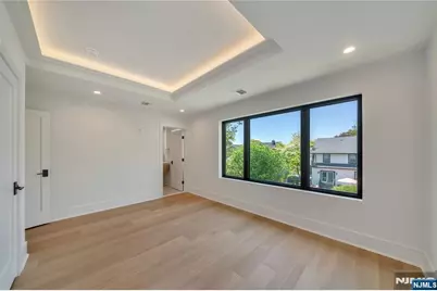 1077 Abbott Boulevard, Fort Lee, NJ 07024 - Photo 33