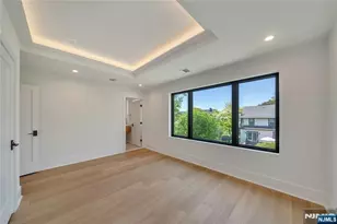 1077 Abbott Blvd, Fort Lee, NJ 07024 - Photo 33