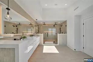 1077 Abbott Blvd, Fort Lee, NJ 07024 - Photo 29