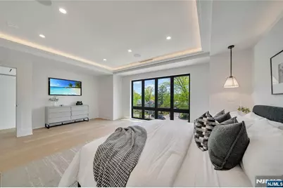 1077 Abbott Boulevard, Fort Lee, NJ 07024 - Photo 25
