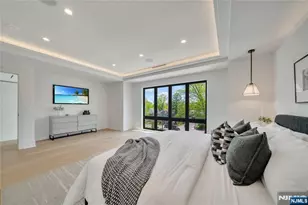 1077 Abbott Blvd, Fort Lee, NJ 07024 - Photo 25