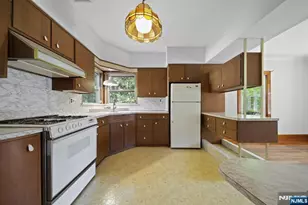 35 Mulder Ln, Midland Park, NJ 07432 - Photo 9