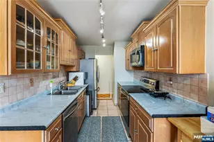 300 Winston Dr 318, Cliffside Park, NJ 07010 - Photo 9