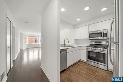 504 Williams Court, Edgewater, NJ 07020 - Photo 3