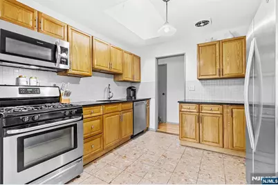 8 Halsey Lane, Closter, NJ 07624 - Photo 5