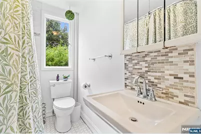8 Halsey Lane, Closter, NJ 07624 - Photo 9