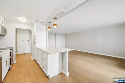 300 Winston Drive 923 #923, Cliffside Park, NJ 07010 - Photo 5
