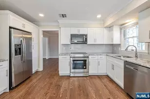 37-2 Smith Street 37-2, Waldwick, NJ 07463 - Photo 5
