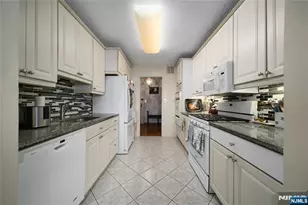 2200 N Central Road 6H, Fort Lee, NJ 07024 - Photo 9