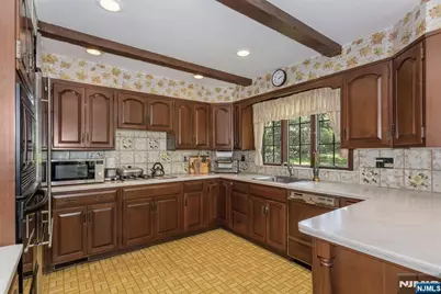 557 Taunton Road, Wyckoff Township, NJ 07481 - Photo 11