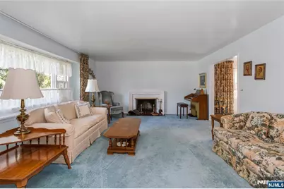 557 Taunton Road, Wyckoff Township, NJ 07481 - Photo 5