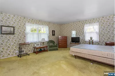 557 Taunton Road, Wyckoff Township, NJ 07481 - Photo 19