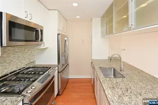 1111 Hudson Park 1111, Edgewater, NJ 07020 - Photo 7