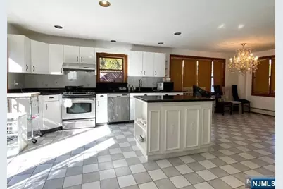 330 Westview Avenue, Fort Lee, NJ 07024 - Photo 5
