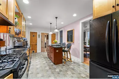 370 Undercliff Avenue, Edgewater, NJ 07020 - Photo 15