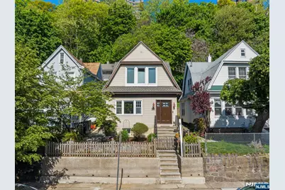 370 Undercliff Avenue, Edgewater, NJ 07020 - Photo 1