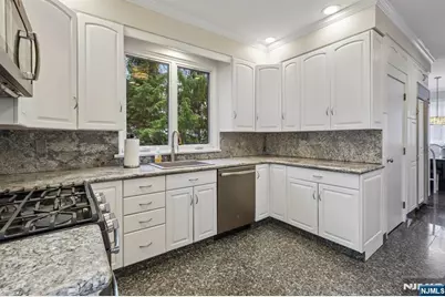 536 Illingworth Avenue, Englewood, NJ 07631 - Photo 23