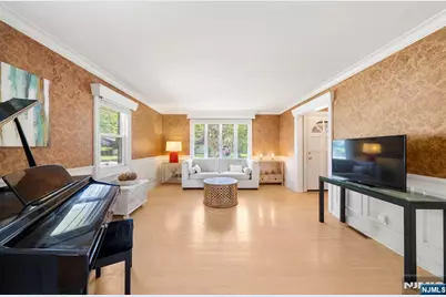 38 Carlson Court, Closter, NJ 07624 - Photo 5