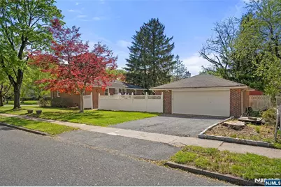 38 Carlson Court, Closter, NJ 07624 - Photo 3