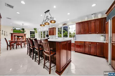 317 Rock Ridge Court, Franklin Lakes, NJ 07417 - Photo 9