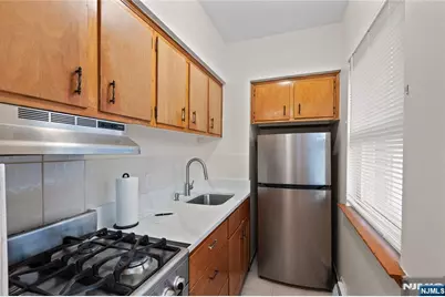 239 Crescent Lane 1 #1, Cliffside Park, NJ 07010 - Photo 11