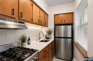 239 Crescent Ln 1, Cliffside Park, NJ 07010 - Photo 3