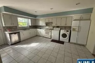 95 Westview Ave, Paramus, NJ 07652 - Photo 5