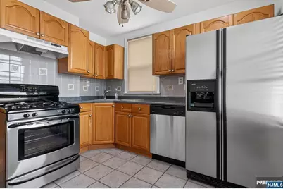 176 Boyd Avenue, Jersey City, NJ 07304 - Photo 31