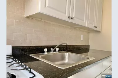 139 W Englewood Avenue 1A #1A, Teaneck Township, NJ 07666 - Photo 7