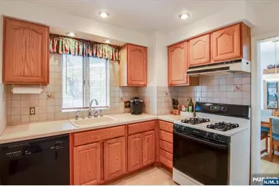 830 Collingwood Avenue, Maywood, NJ 07607 - Photo 7
