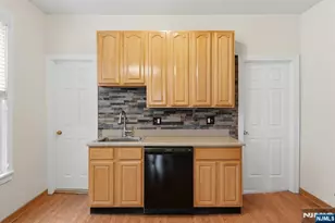 394 Woodlawn Ave 2, Jersey City, NJ 07305 - Photo 15