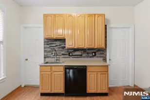 394 Woodlawn Ave 2, Jersey City, NJ 07305 - Photo 15