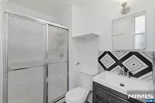 394 Woodlawn Ave 2, Jersey City, NJ 07305 - Photo 17