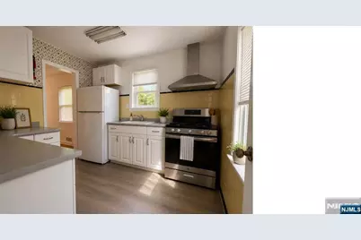 390 Chestnut Street, Paramus, NJ 07652 - Photo 5