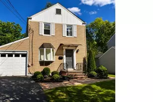 390 Chestnut St, Paramus, NJ 07652 - Photo 1