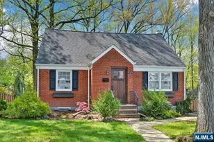 20 Pershing Pl, Cresskill, NJ 07626 - Photo 1