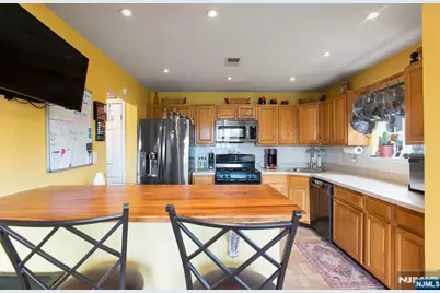 89 Vaughan Drive 824 #824, Newark, NJ 07103 - Photo 11