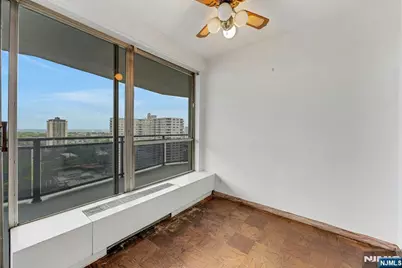 2077 Center Avenue 20C #20C, Fort Lee, NJ 07024 - Photo 9