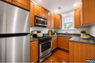 180 Edgewater Road 1A #1A, Cliffside Park, NJ 07010 - Photo 3