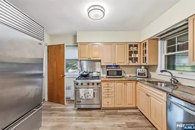1028 Harvard Place, Fort Lee, NJ 07024 - Photo 9