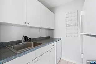 300 Lookout Ave C4, Hackensack, NJ 07601 - Photo 9