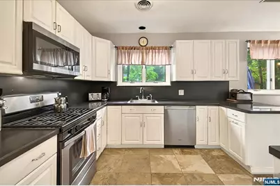 915 Glen Avenue, Washington Township, NJ 07676 - Photo 15
