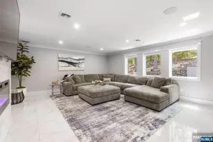 315 Freemans Ln, Franklin Lakes, NJ 07417 - Photo 9