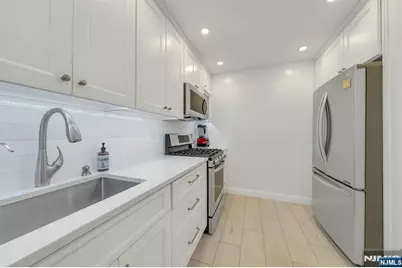 1530 Palisade Avenue 23E #23E, Fort Lee, NJ 07024 - Photo 9