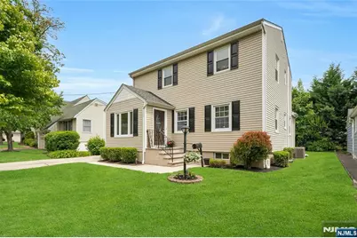 15 Oak Place, Hawthorne, NJ 07506 - Photo 1