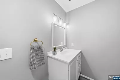 825 Riverside Avenue 203 #203, Lyndhurst Township, NJ 07071 - Photo 17