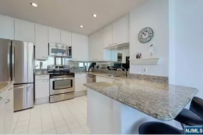 100 Carlyle Drive 17B-N #17B-N, Cliffside Park, NJ 07010 - Photo 3